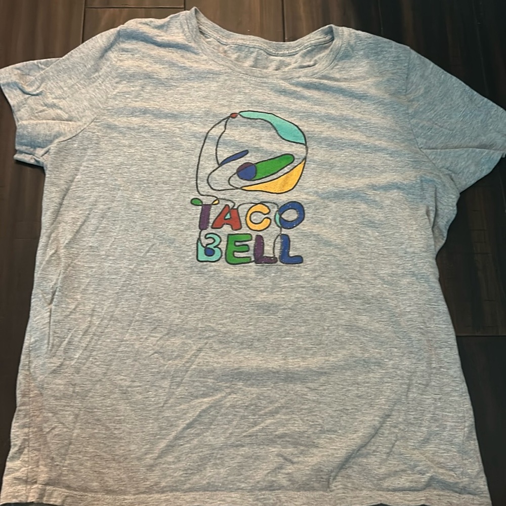 Taco Bell shirt size Large 🌮❤️